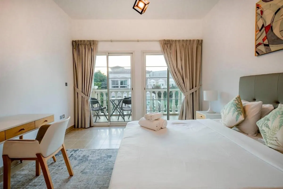 Dubai Villa - Beautifully Appointed 0*,